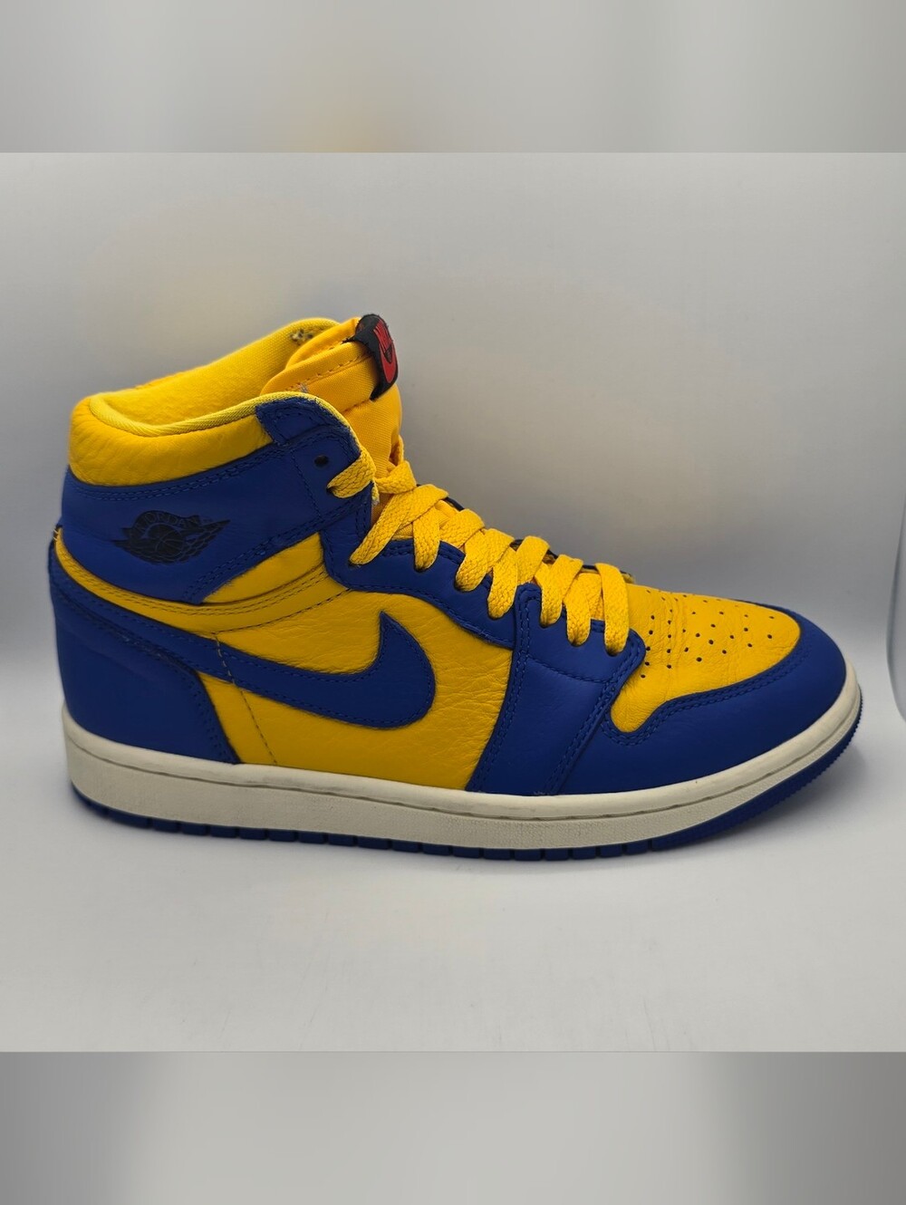 Nike Air Jordan 1 Retro High OG Laney Yellow Blue High-Top Sneakers Size 6.5w
